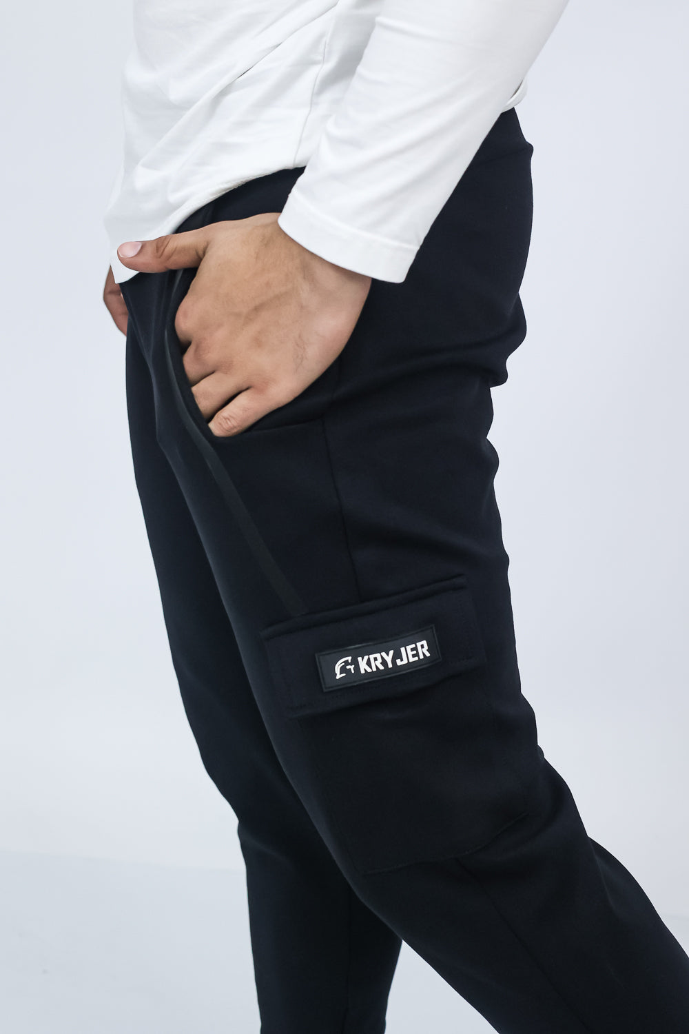 Signature Cargo Jogger Black